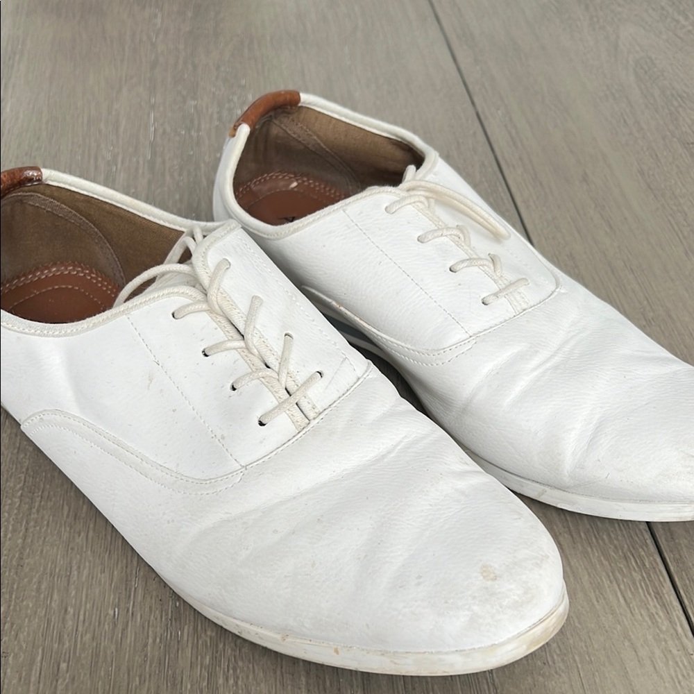 Aldo White and Brown Oxfords with Timeless Elegance